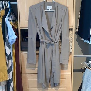 Aritzia Babaton Flowy trench coat XS in Taupe